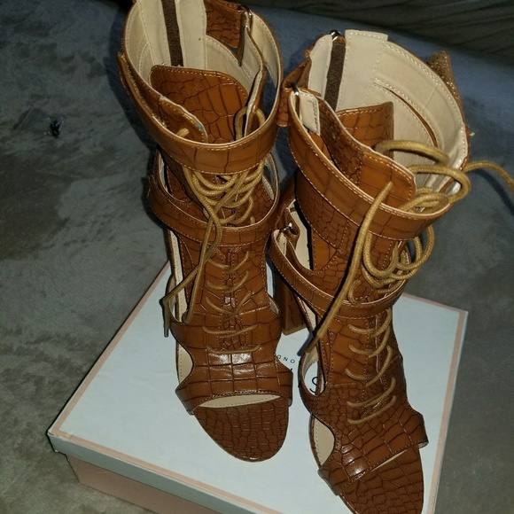 Women's Lace Up Boots 👢 - Picture 5 of 5